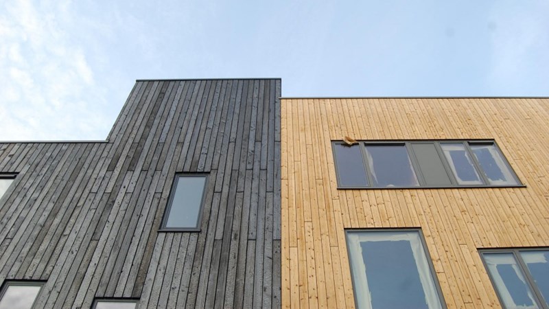 Twee Moderne Woningen Met Houten Gevel In Het Deventer Havenkwartier Met Zeer Strakke Detaillering Uitgewerkt Door Tijmen Bos Architecten 02© 1024X576 Twee Moderne Woningen Met Houten Gevel In Het Deventer Havenkwartier Met Zeer Strakke Detaillering Uitgewerkt Door Tijmen Bos Architecten 02© 1024X576