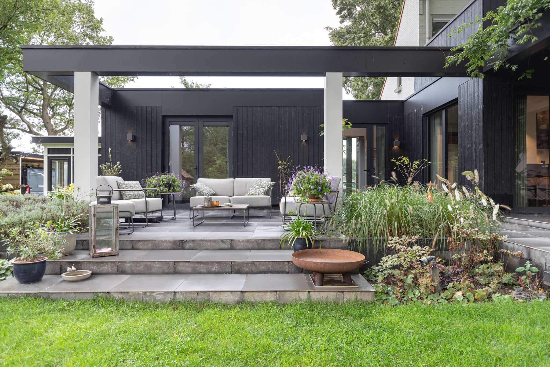 Aanbouw Modern Zwart Hout Terras Veranda Tuin ©Tijmen Bos Architecten