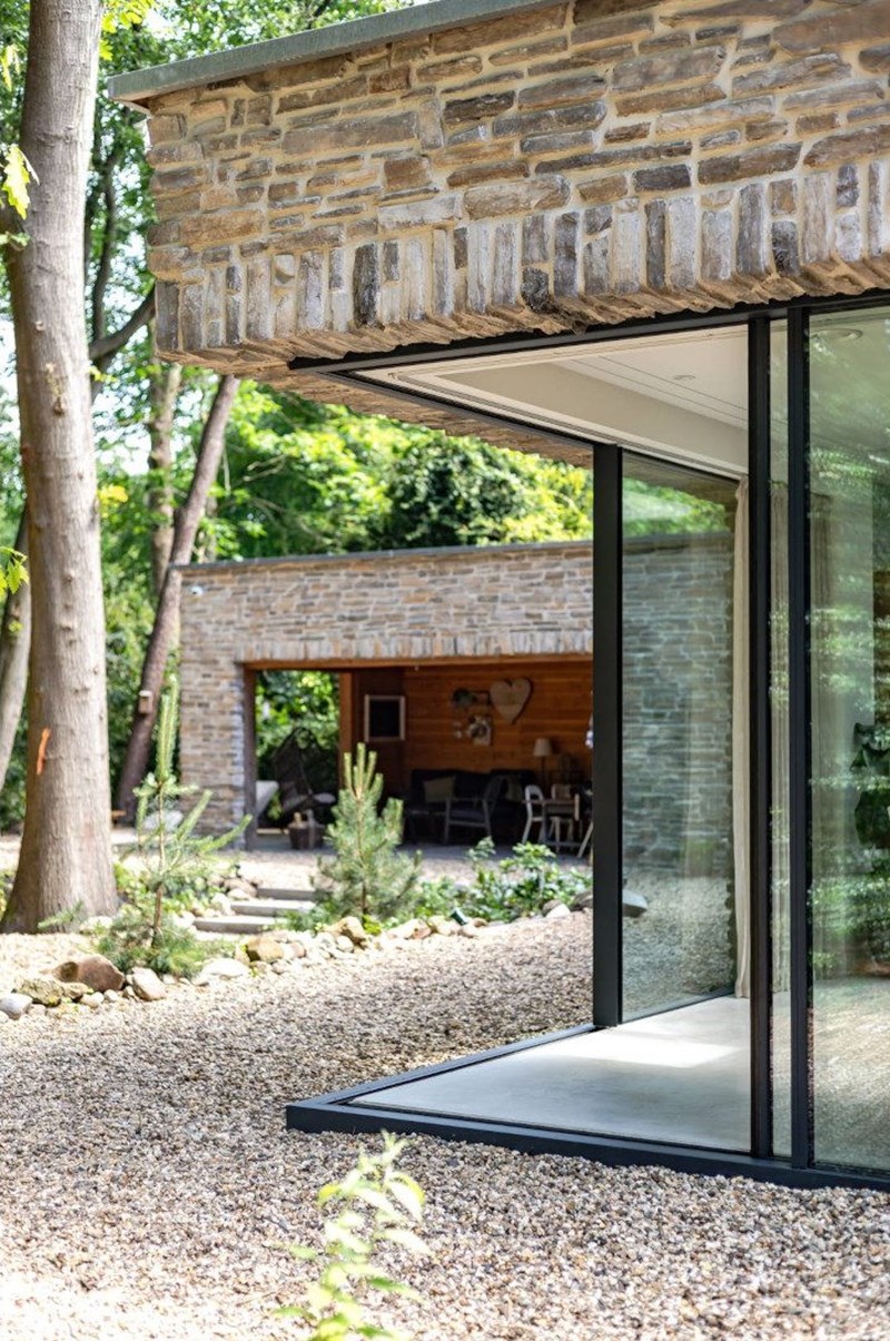 Bosvilla Getransformeerd Met Natuursteen En Glas Binnen Buiten Modern Veranda Hoekpui ©Tijmen Bos Architecten1 Bosvilla Getransformeerd Met Natuursteen En Glas Binnen Buiten Modern Veranda Hoekpui ©Tijmen Bos Architecten1