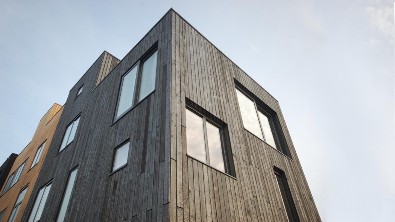 Twee Moderne Woningen Met Houten Gevel In Het Deventer Havenkwartier Met Zeer Strakke Detaillering Uitgewerkt Door Tijmen Bos Architecten Twee Moderne Woningen Met Houten Gevel In Het Deventer Havenkwartier Met Zeer Strakke Detaillering Uitgewerkt Door Tijmen Bos Architecten
