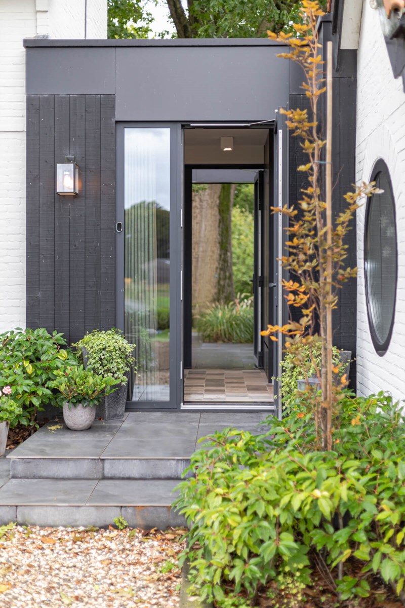 Verbouwing Niewe Entree Doorkijk Terras Tuin Aluminium Deur ©Tijmen Bos Architecten